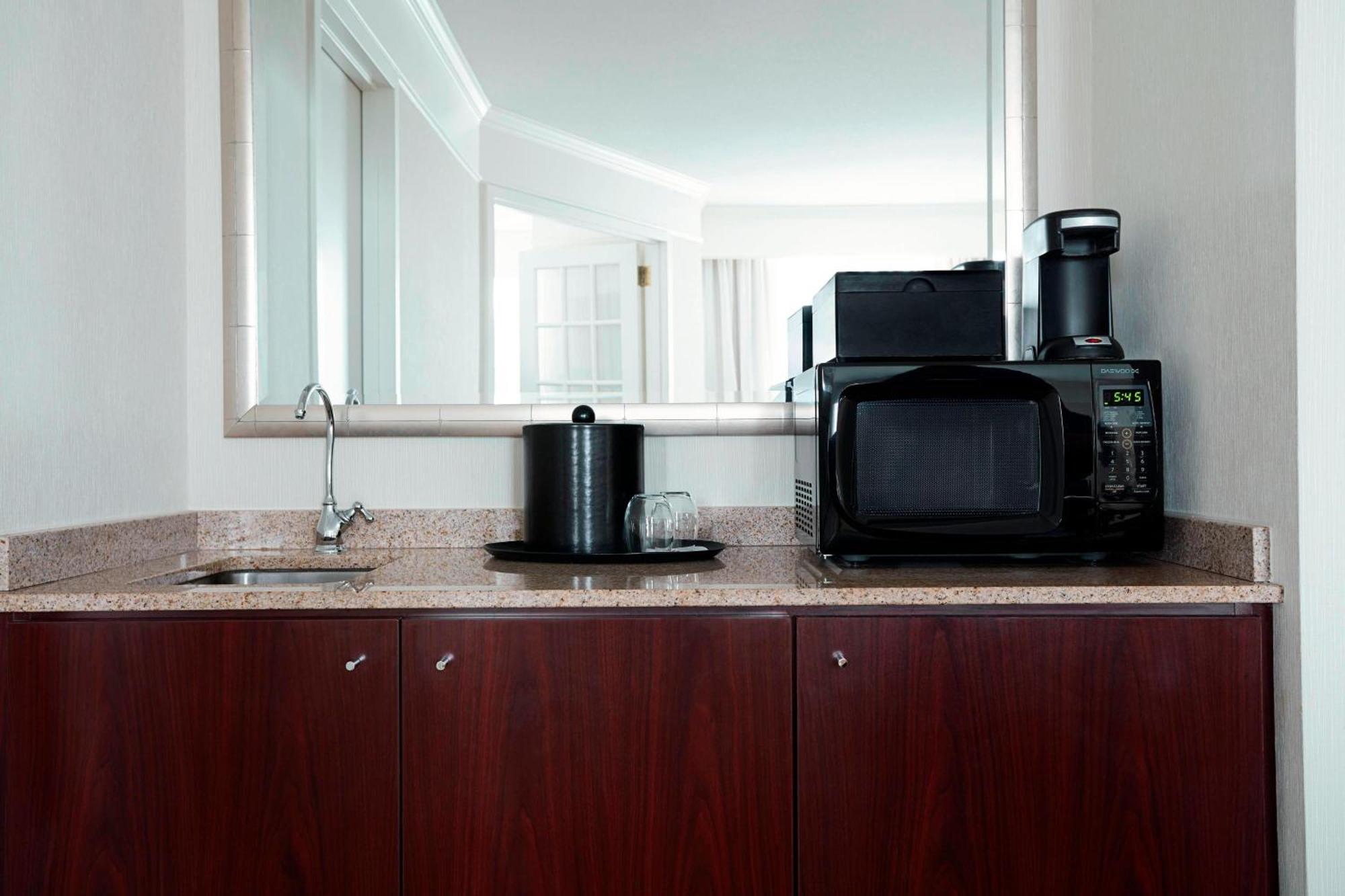 Washington Dulles Marriott Suites Herndon Exteriör bild