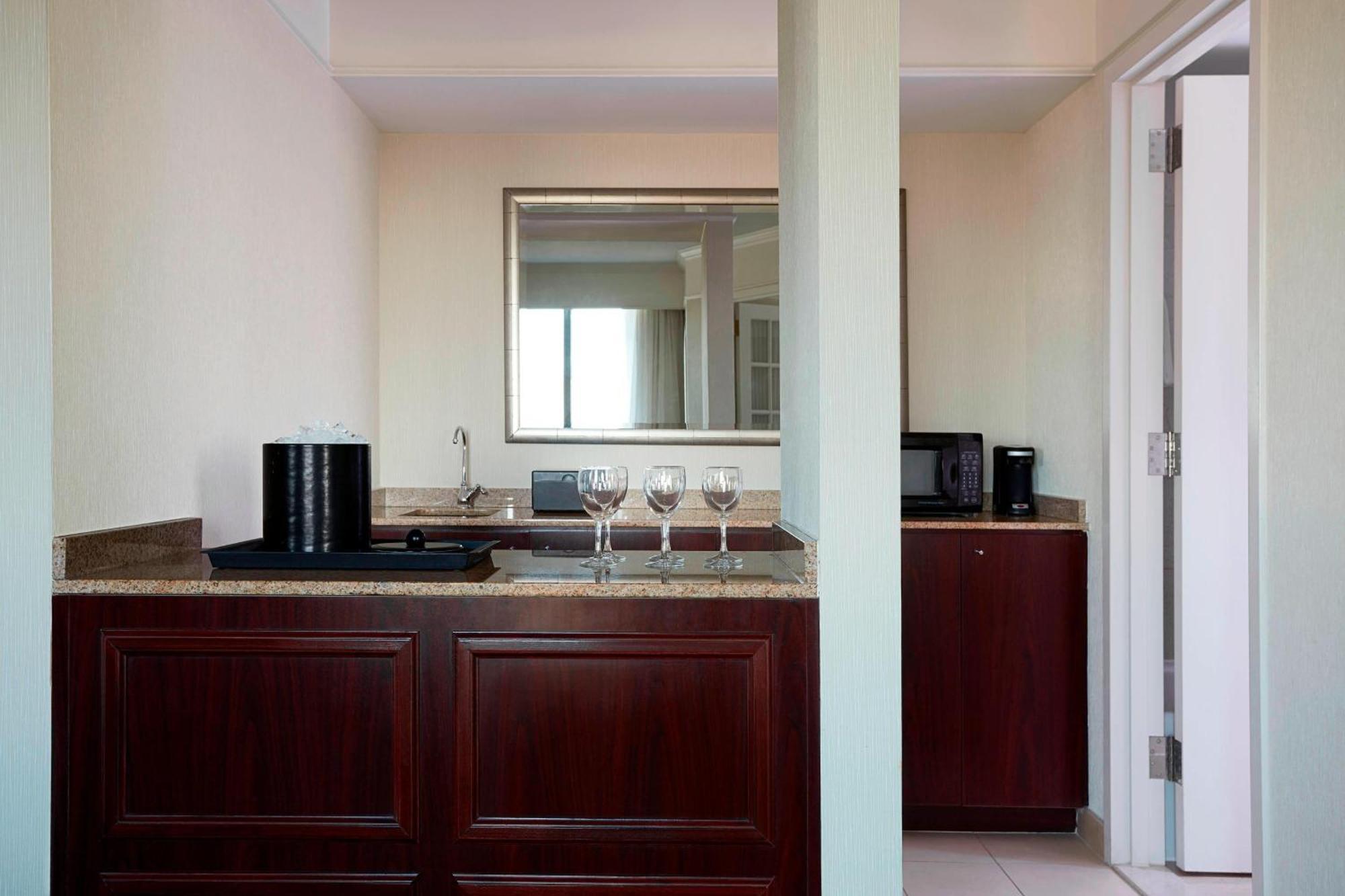 Washington Dulles Marriott Suites Herndon Exteriör bild